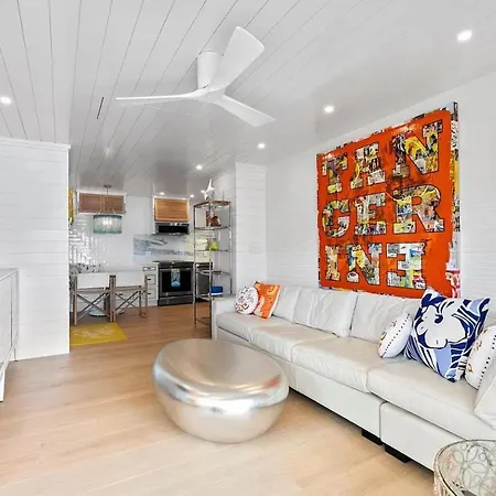 Dolphin Getaway Apartment